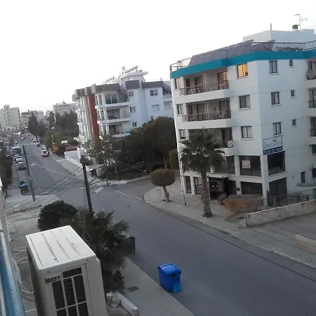 Direct Cross Road Appartamento Larnaca